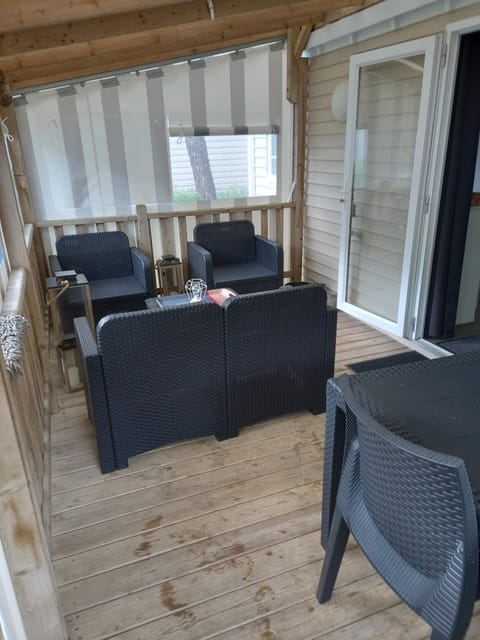 Patio, Living room, Dining area