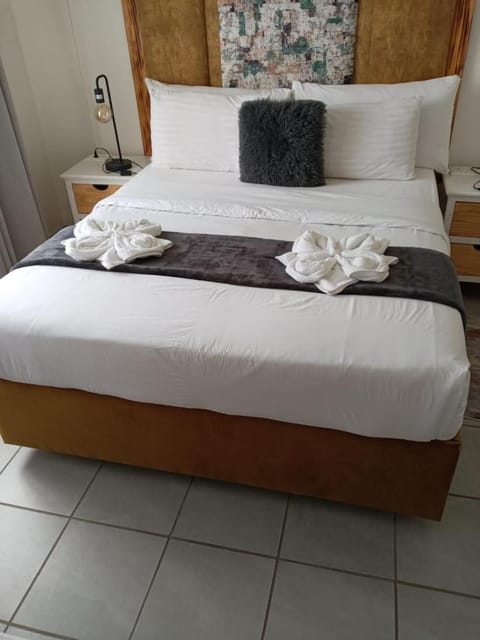Bed, towels