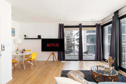 Communal lounge/ TV room, TV and multimedia, Living room