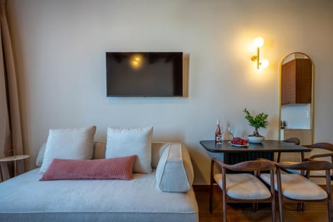 Bed, Photo of the whole room, Seating area