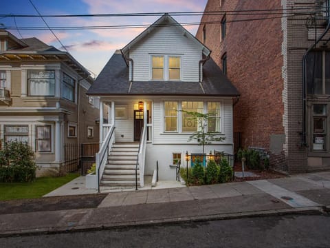 Stay Portland - Elegant World's Fair 4BR Home 97 WalkScore House in Portland