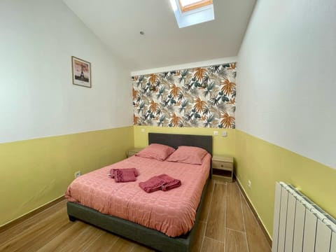 Bed, Night, Bedroom, cot, acessibility