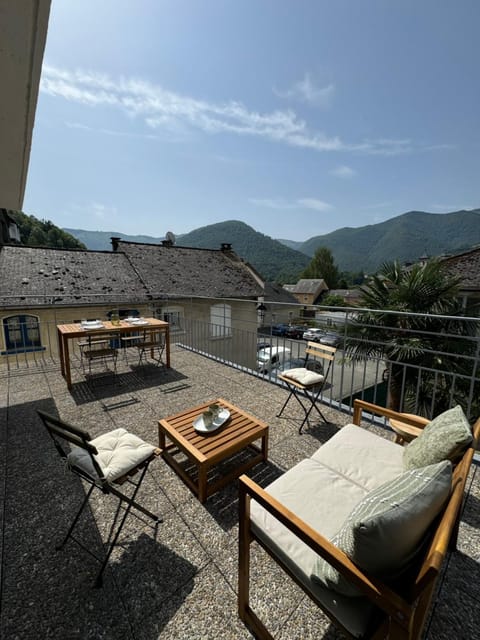 Patio, Day, Natural landscape, View (from property/room), Balcony/Terrace, Living room, Seating area, Dining area, Canoeing, Hiking, Cycling, Mountain view