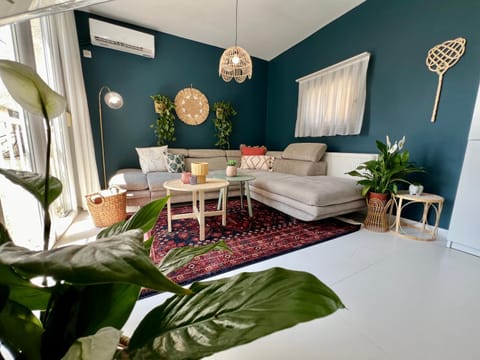 Living room, Seating area, air conditioner