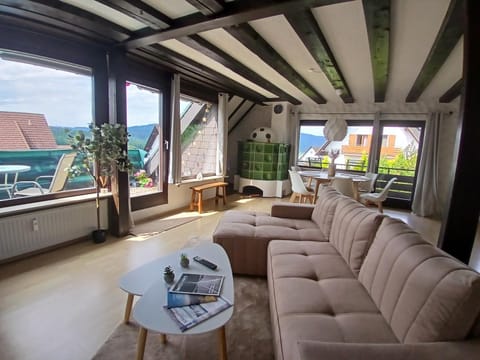 Communal lounge/ TV room, TV and multimedia, Balcony/Terrace, Living room, Seating area, Mountain view, Mountain view, Seasons, Sunrise, Sunset, fireplace