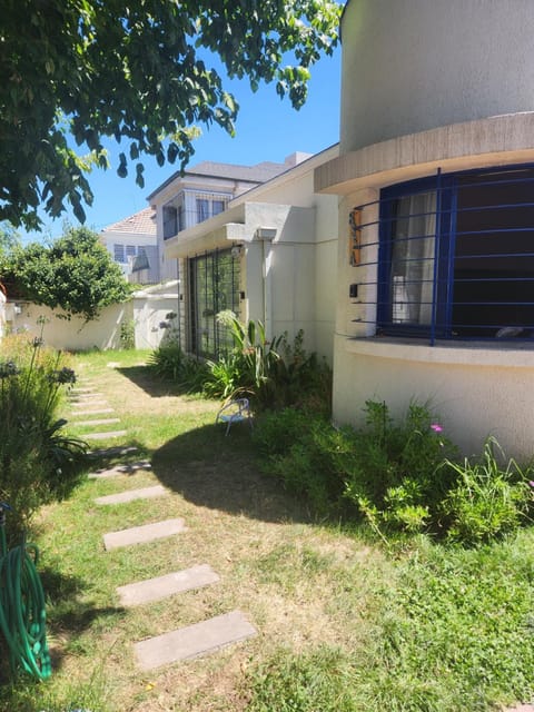 Property building, Spring, Day, Neighbourhood, Garden, Garden view