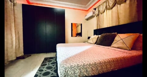 Bed, Bedroom, flat iron, wardrobe