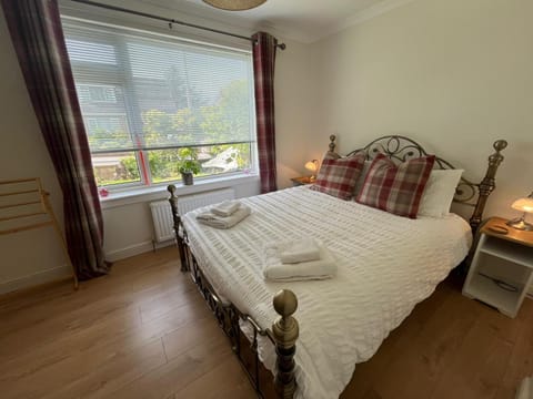 Bed, Photo of the whole room, towels