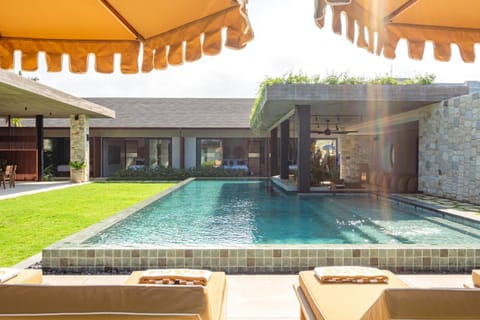 Swimming pool, sunbed