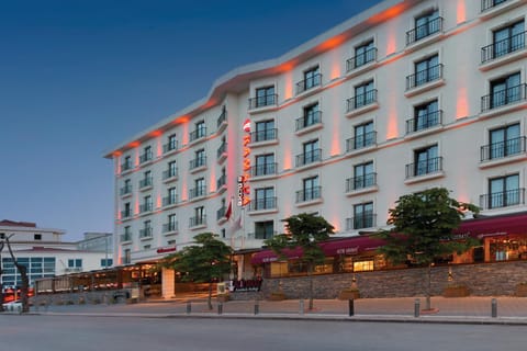 Property building, Facade/entrance, Off site, City view, Street view