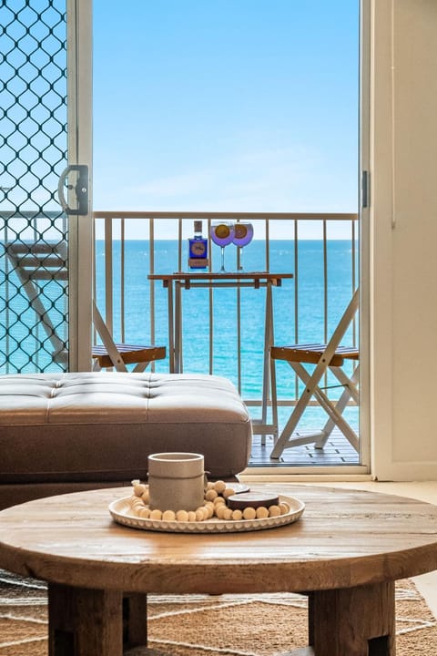 View (from property/room), Balcony/Terrace, Living room