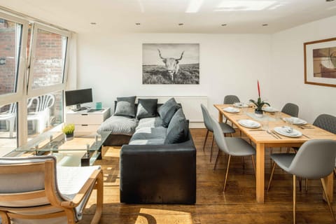 Living room, Dining area