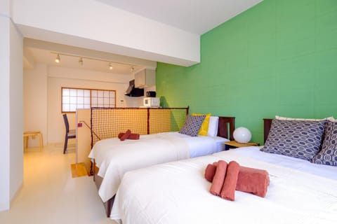 Bed, Bedroom, towels