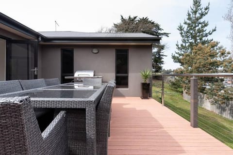 Perfect for groups and large families - Sleeps 12 House in Tasmania