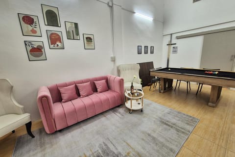 Game Room, Living room, Seating area