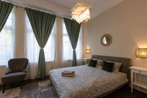 Bed, Seating area, Bedroom, towels