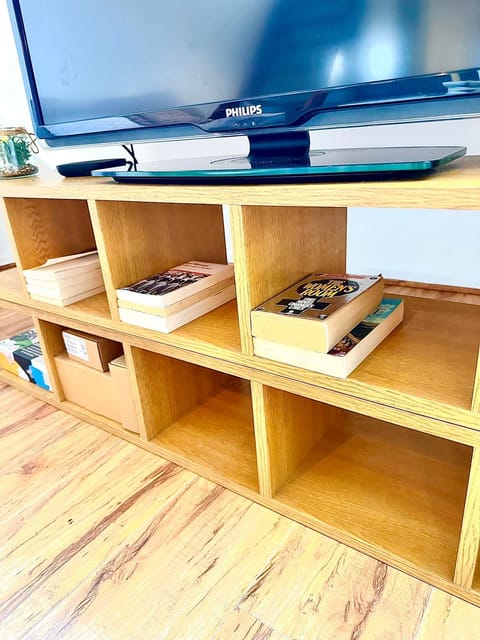 Communal lounge/ TV room, Library, TV and multimedia, Evening entertainment