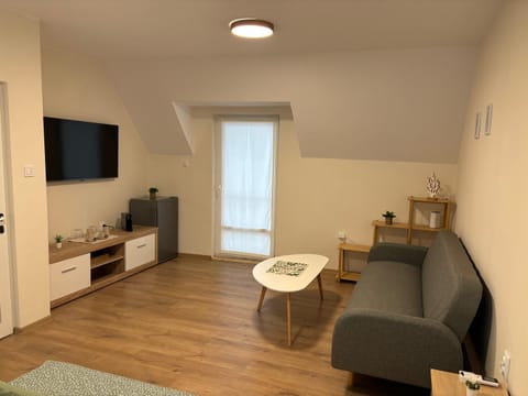 Communal lounge/ TV room, TV and multimedia, Living room, Seating area