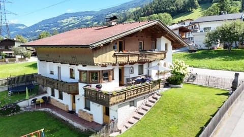 Property building, Garden, Garden, Garden view, Garden view, Mountain view, Mountain view, Parking