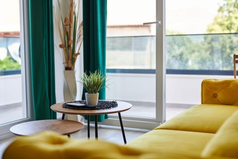 View (from property/room), Balcony/Terrace, Living room, Seating area