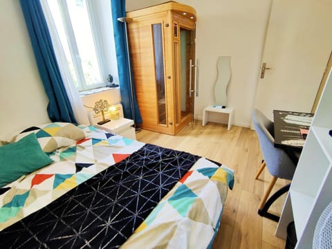 Bed, Photo of the whole room, Seating area, Bedroom, wardrobe