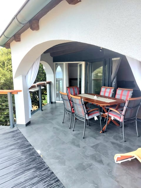 View (from property/room), Balcony/Terrace, Seating area