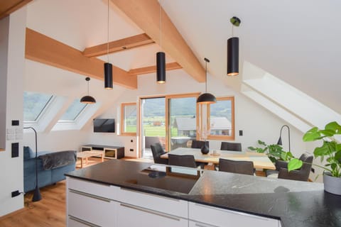 TV and multimedia, Kitchen or kitchenette, Living room, Seating area