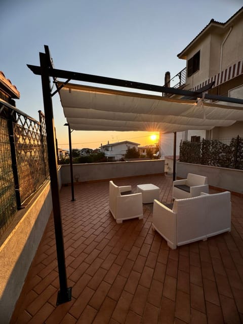 Patio, Spring, Day, Natural landscape, Summer, Garden, Garden, Solarium, View (from property/room), Balcony/Terrace, Seating area, Beach, Beach, Garden view, Garden view, Sea view, Sea view, Time of day, Sunrise, Sunset, sunbed, sunbed