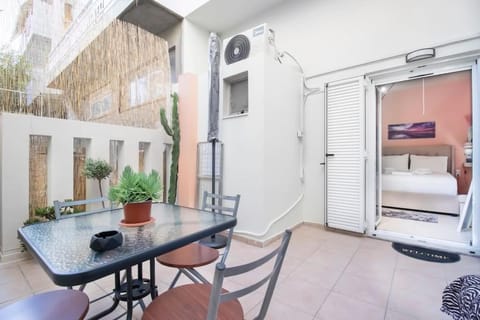 Bed, Balcony/Terrace, Seating area, Bedroom