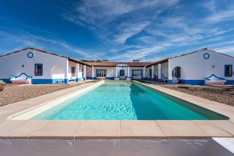 Swimming pool, sunbed