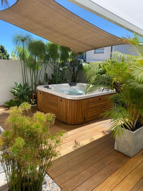 Garden, Hot Tub, Garden view