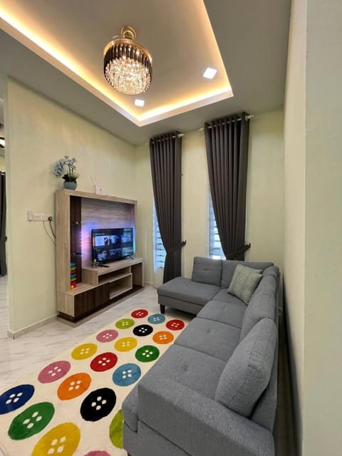 TV and multimedia, Living room, Seating area, Evening entertainment