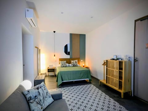 Bed, Photo of the whole room, Bedroom, wardrobe, air conditioner
