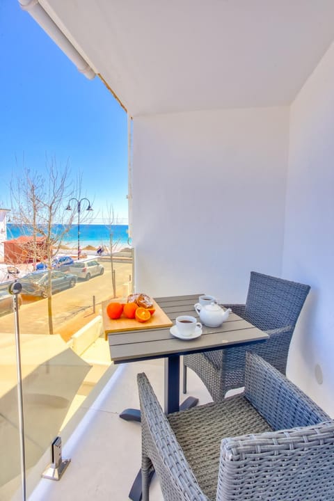 View (from property/room), Balcony/Terrace, Seating area, Sea view