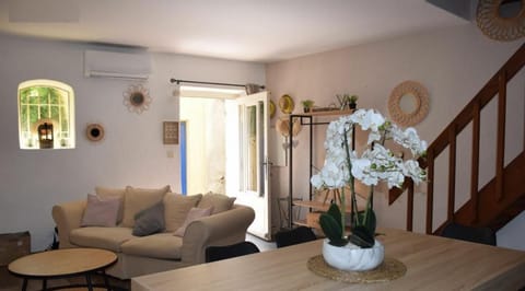 Facade/entrance, Living room