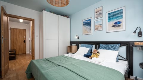 Bed, Photo of the whole room, Bedroom, wardrobe