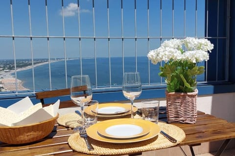 View (from property/room), Balcony/Terrace, Sea view, Drinks