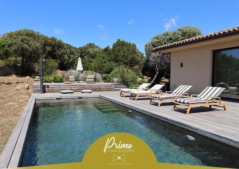 Property building, Patio, Day, Natural landscape, Garden, Garden view, Swimming pool, sunbed