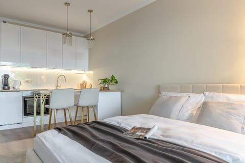 Bed, Kitchen or kitchenette, Photo of the whole room, Dining area