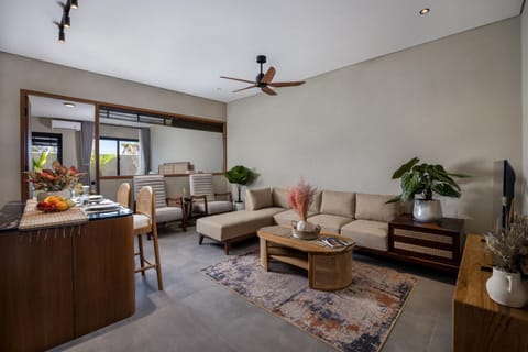 Toilet, Living room, Seating area