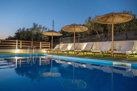 Day, Natural landscape, Pool view, Swimming pool, sunbed