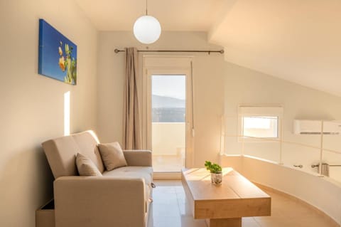 Bed, Natural landscape, Living room, Photo of the whole room, Seating area, Bedroom