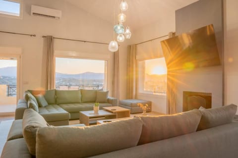 Natural landscape, TV and multimedia, Living room, Seating area, Mountain view