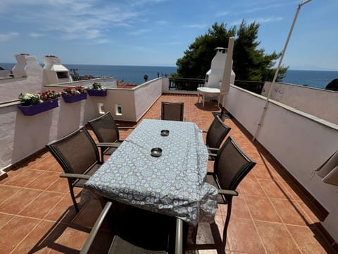 Patio, Natural landscape, Balcony/Terrace, Dining area, Sea view