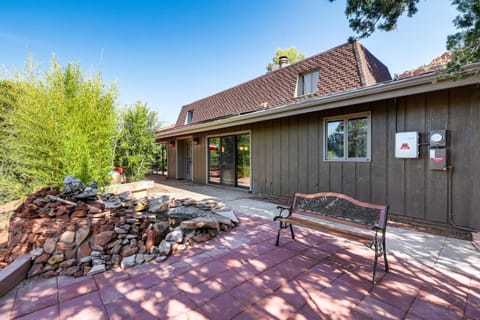 Hot Tub and Mountain Views Spacious Home in Sedona House in Village of Oak Creek