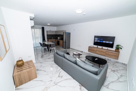 Modern 2-Bedroom Apartment with Terrace - By HostMT Apartment in Saint Paul's Bay