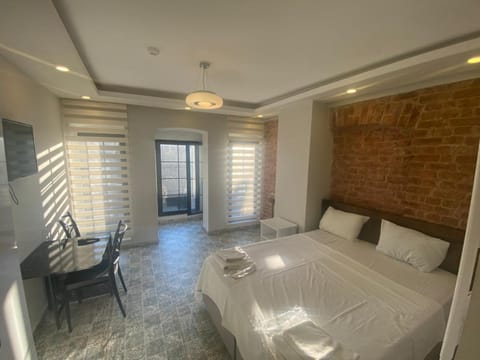 Bed, Living room, Photo of the whole room, Seating area, Dining area, towels
