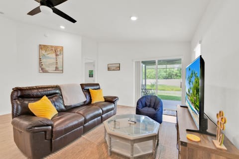 3BR House with Backyard & access to Auburndale Trail House in Auburndale