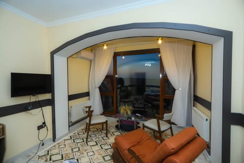 Communal lounge/ TV room, TV and multimedia, Living room, Seating area, Evening entertainment