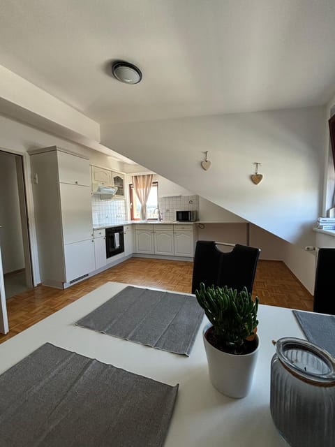 Kitchen or kitchenette, Seating area, Dining area